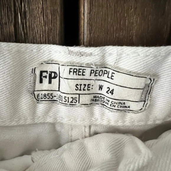 Free People White Run Away Slouch Button Raw Shorts Size 24 - Picture 5 of 8